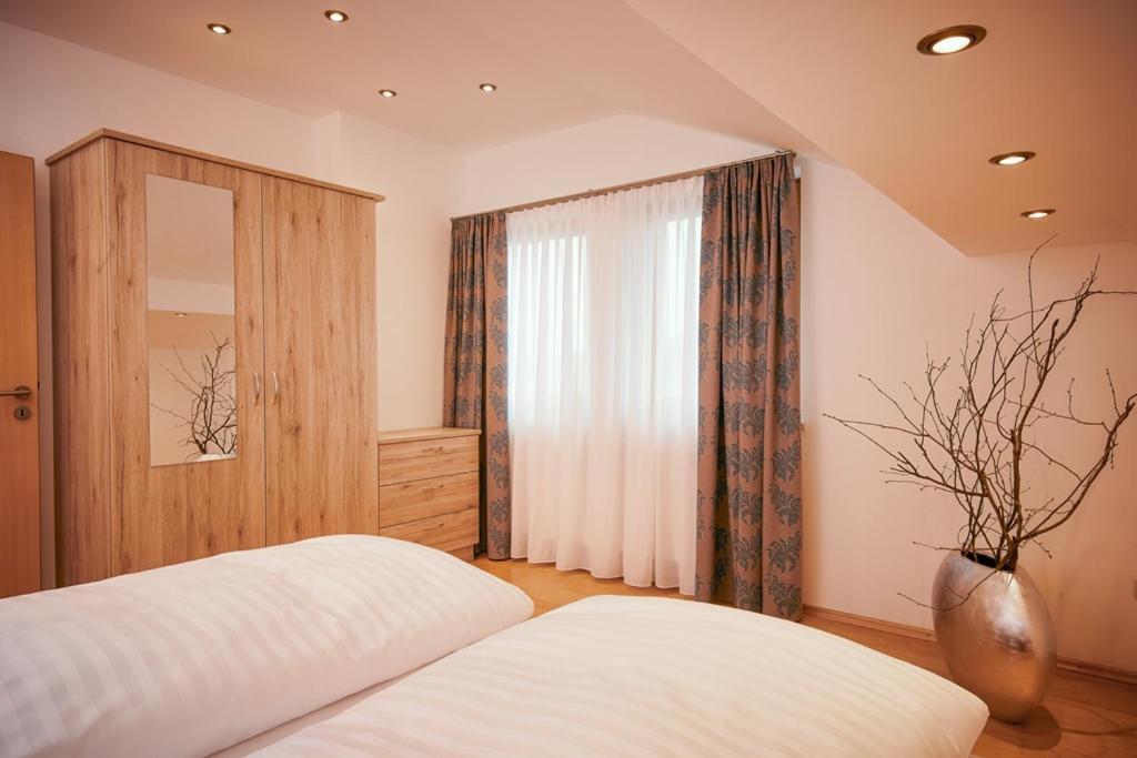 Hotel Seeblick & Ferienwohnung Bad Endorf Kültér fotó