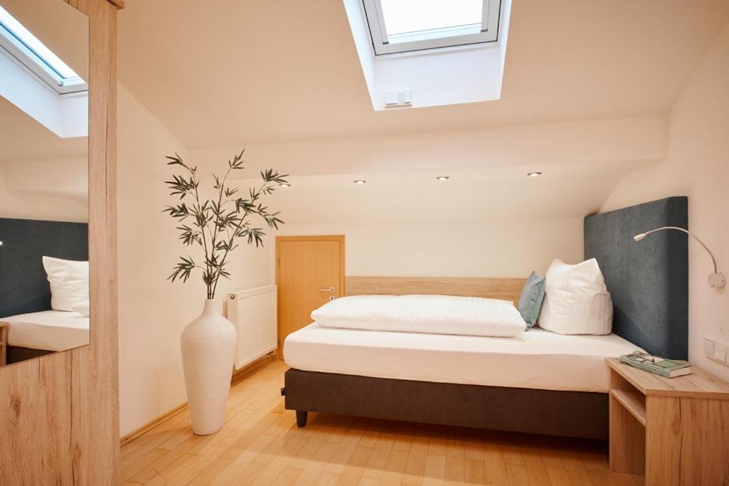 Hotel Seeblick & Ferienwohnung Bad Endorf Kültér fotó