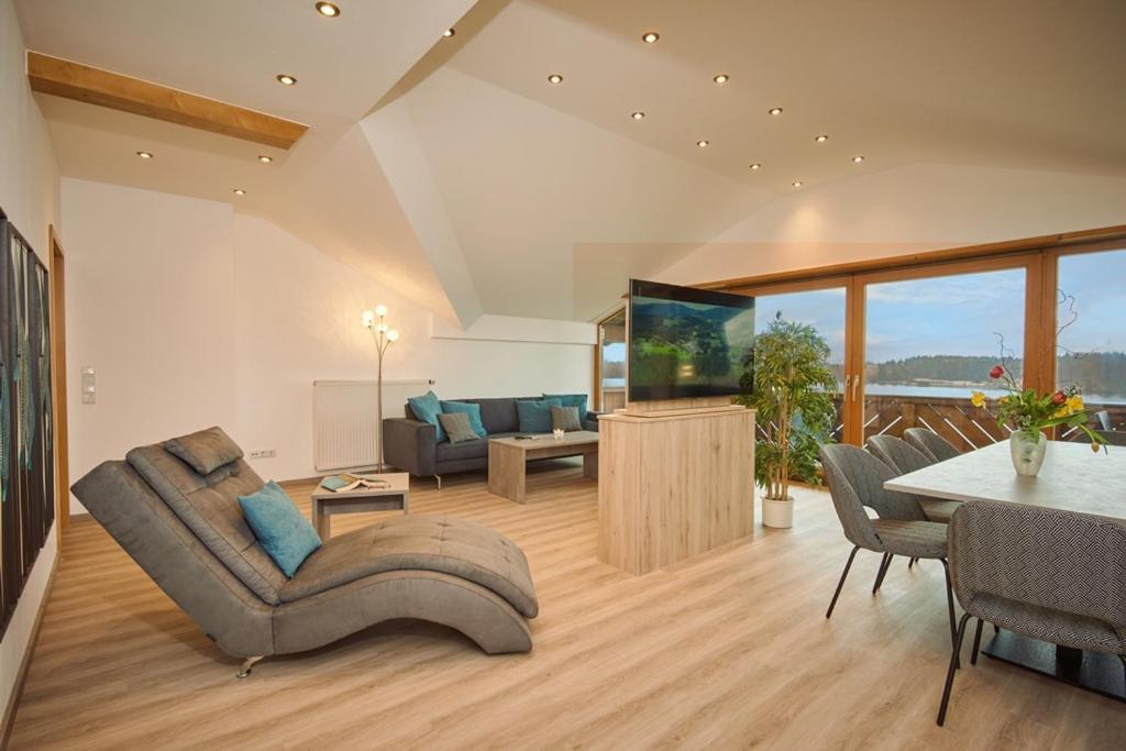 Hotel Seeblick & Ferienwohnung Bad Endorf Kültér fotó